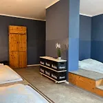 Blue Doors Hostel Ktv