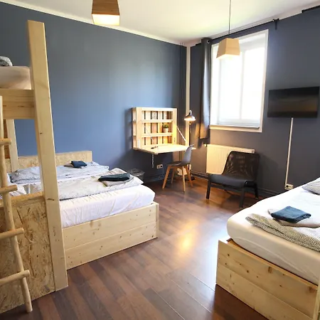 Blue Doors Ktv Hostel *