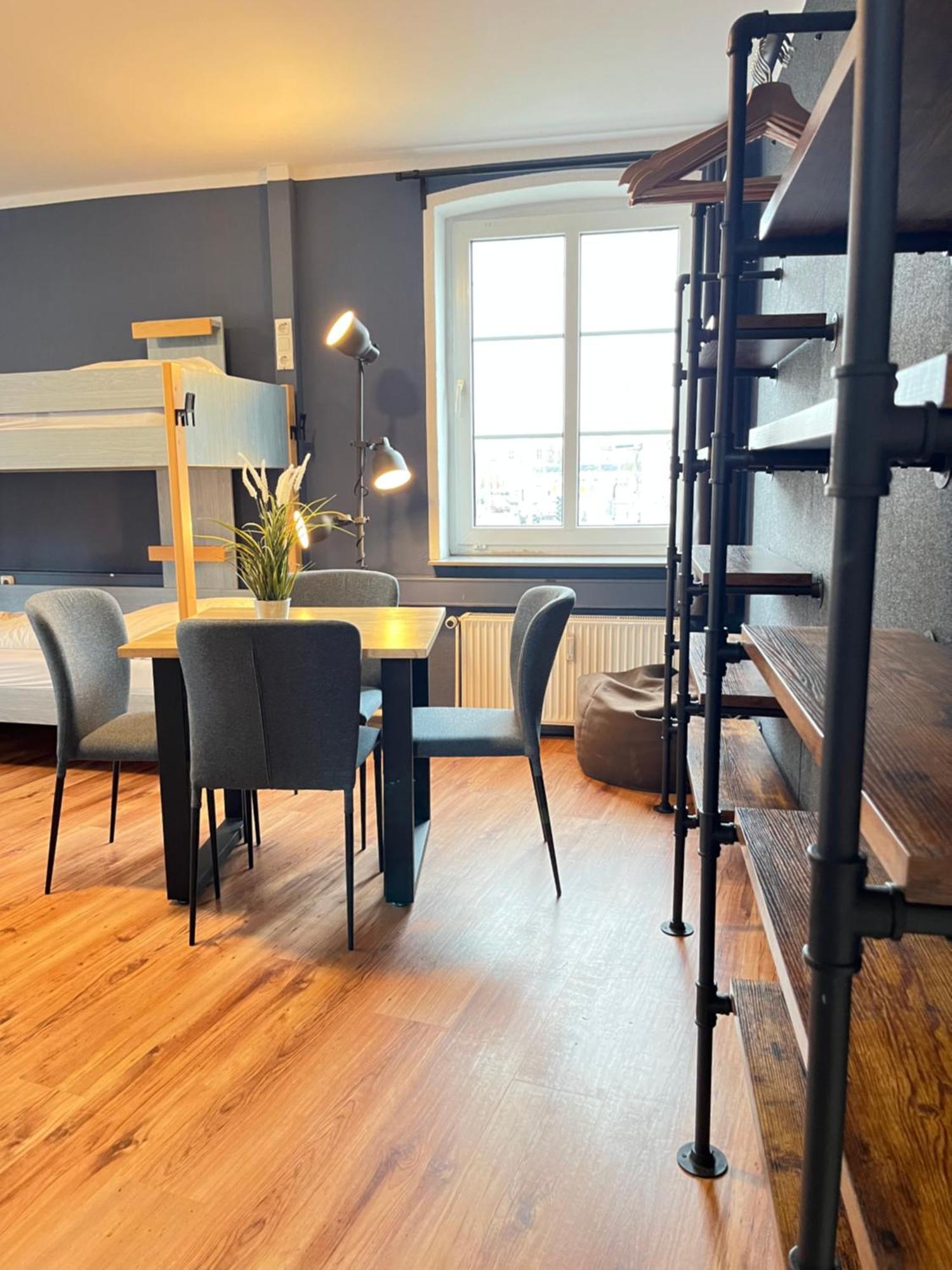 Hostel Blue Doors Ktv *