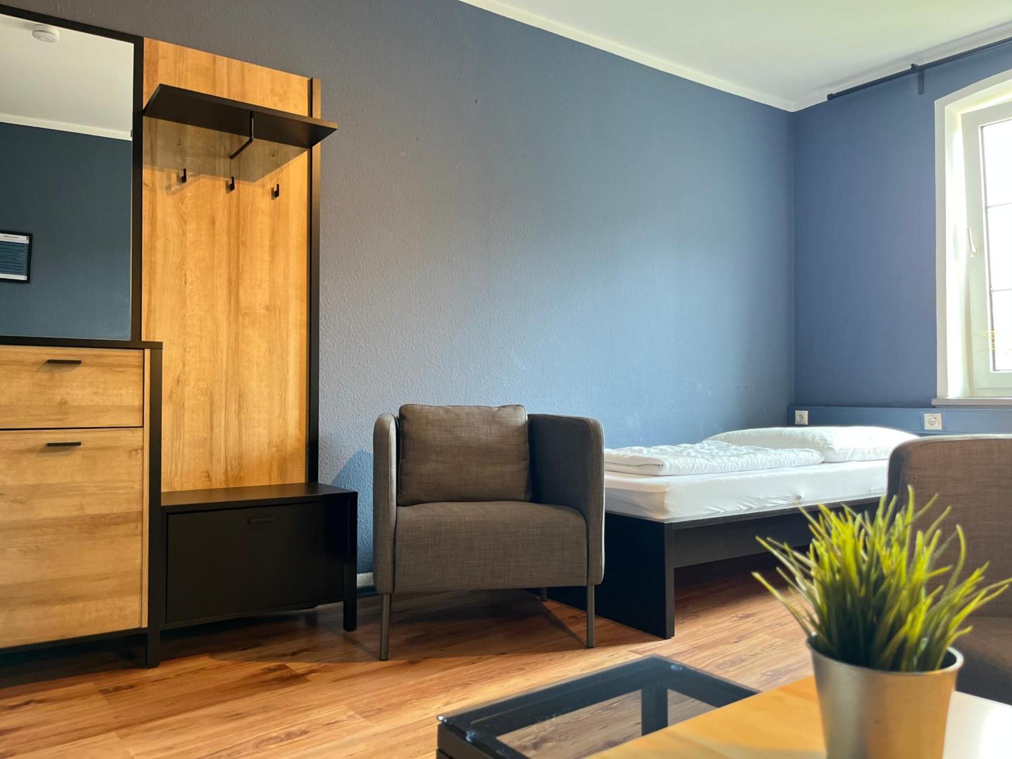 Blue Doors Ktv Hostel *